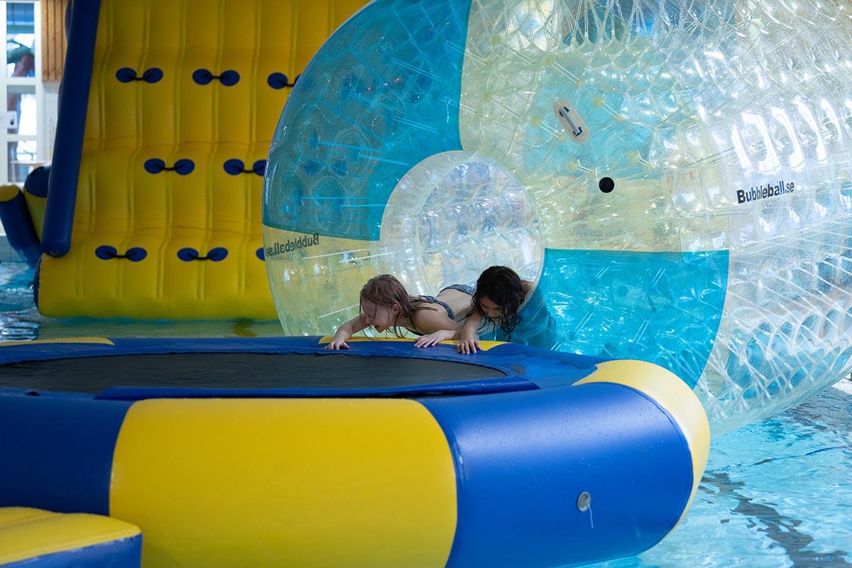 🌊 Vattenstudsmattan – studsa, skratta, flyg!